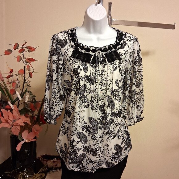 NWT Women's Black White Printed Lined Blouse ¾ Sleeve Pleated Top 8 M - Picture 1 of 9